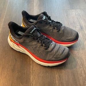 Hoka Clifton 8 Men’s size 9 Wide